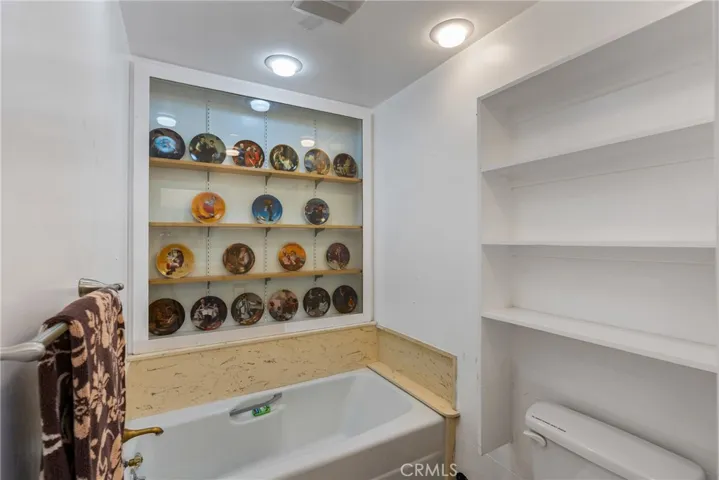 481 Dartmoor Street, Laguna Beach, California 92651