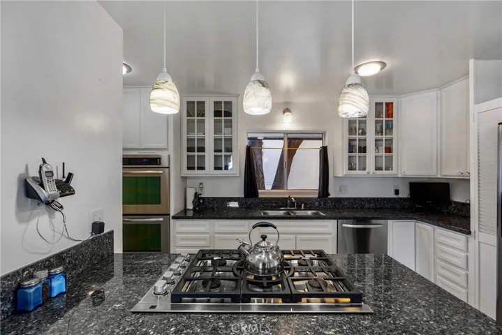 481 Dartmoor Street, Laguna Beach, California 92651