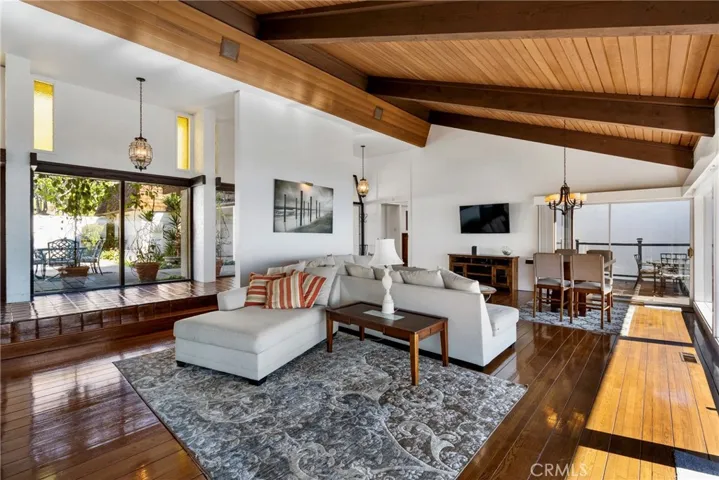 481 Dartmoor Street, Laguna Beach, California 92651
