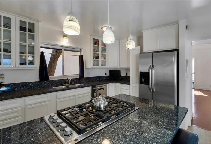 481 Dartmoor Street, Laguna Beach, California 92651