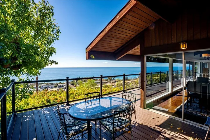 481 Dartmoor Street, Laguna Beach, California 92651