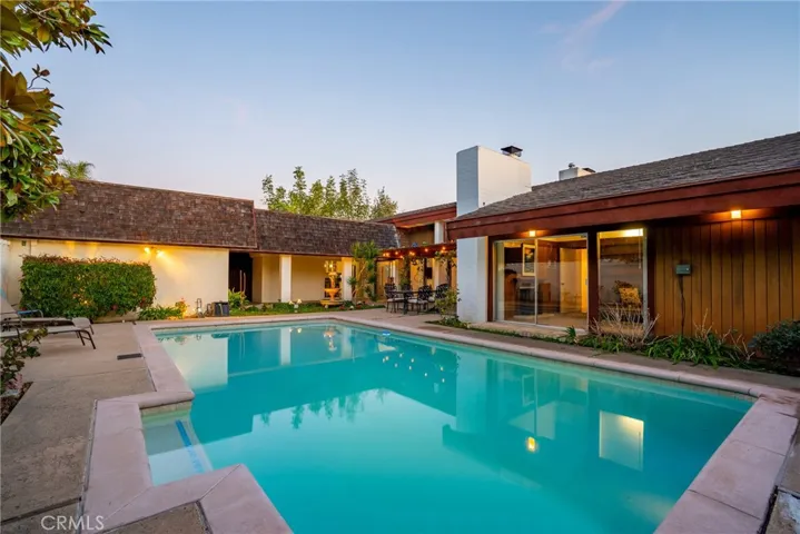 481 Dartmoor Street, Laguna Beach, California 92651