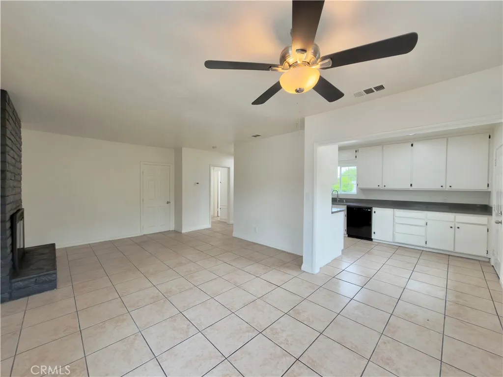 332 E Rosewood, Rialto, California 92376 home-pic-4