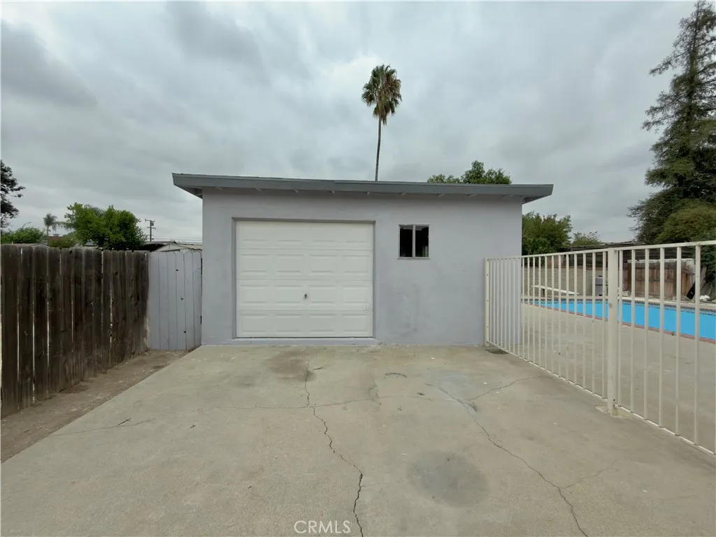 332 E Rosewood, Rialto, California 92376 home-pic-21