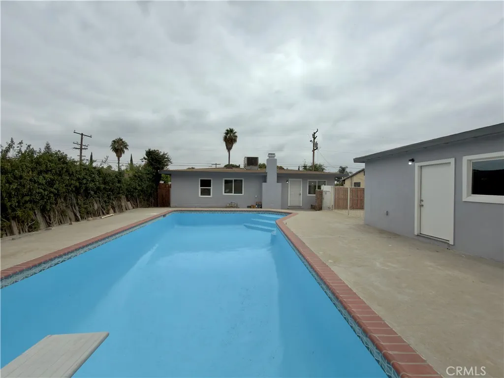 332 E Rosewood, Rialto, California 92376 home-pic-19