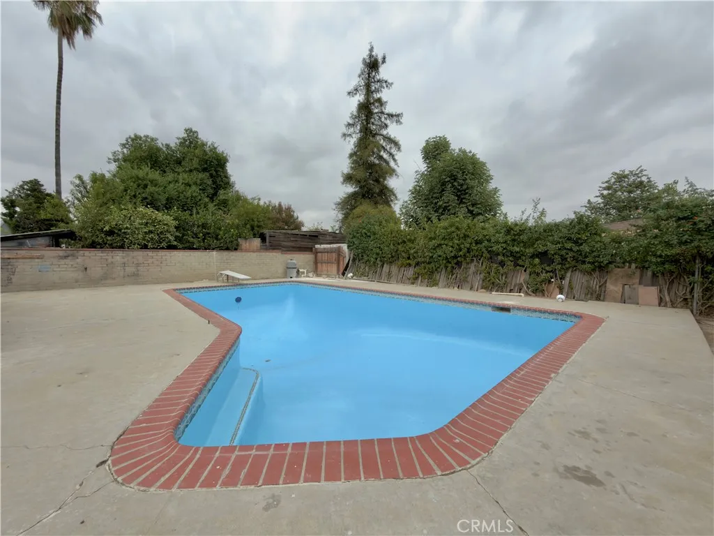 332 E Rosewood, Rialto, California 92376 home-pic-17