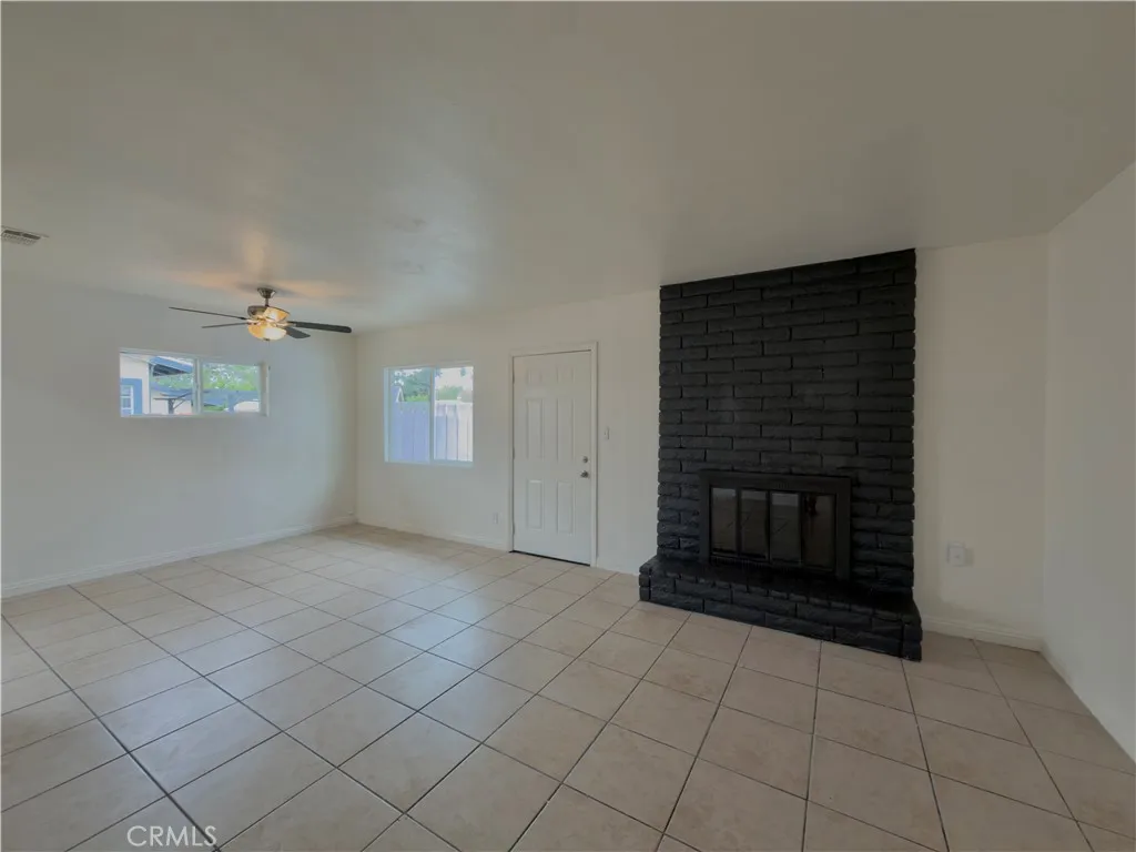 332 E Rosewood, Rialto, California 92376 home-pic-3