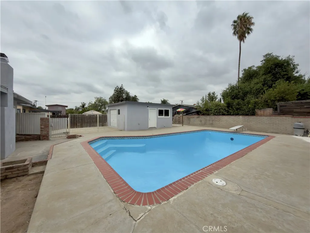 332 E Rosewood, Rialto, California 92376 home-pic-18