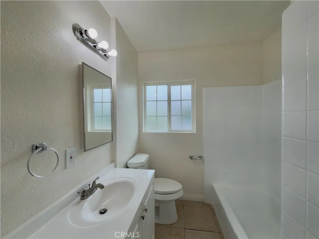 332 E Rosewood, Rialto, California 92376 home-pic-12