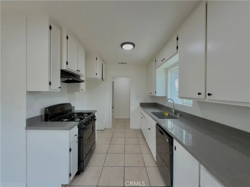 332 E Rosewood, Rialto, California 92376 home-pic-6