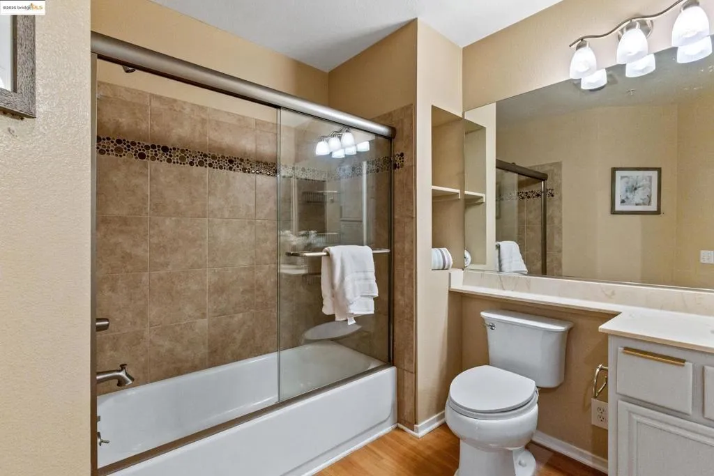 200 Caldecott Ln 206, Oakland, California 94618 home-pic-15