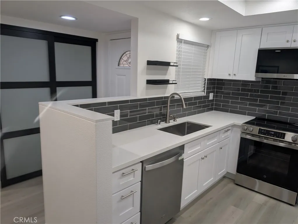 2296 Via Puerta B, Laguna Woods, California 92637 home-pic-17