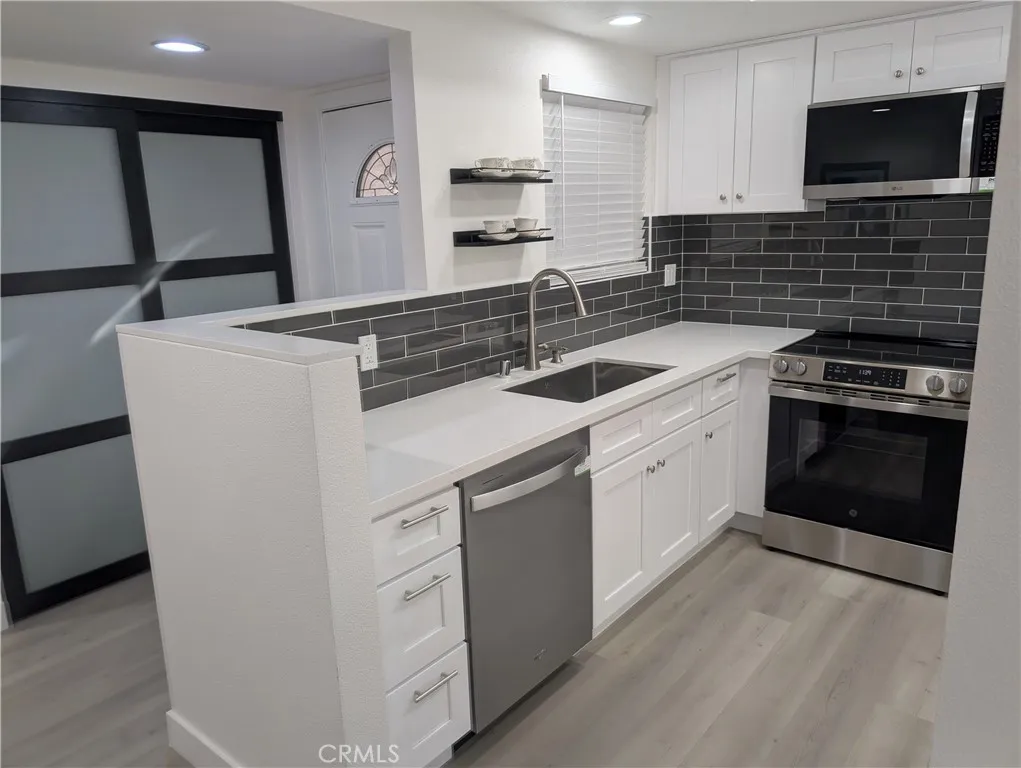 2296 Via Puerta B, Laguna Woods, California 92637 home-pic-2