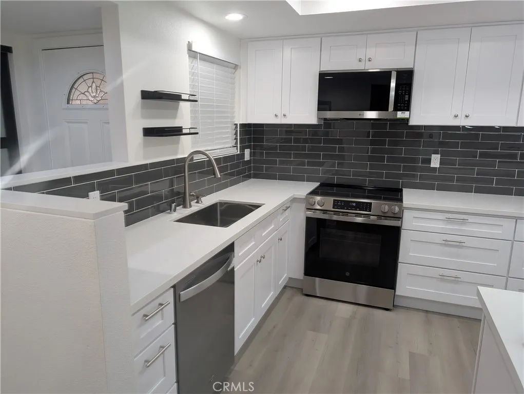 2296 Via Puerta B, Laguna Woods, California 92637 home-pic-18
