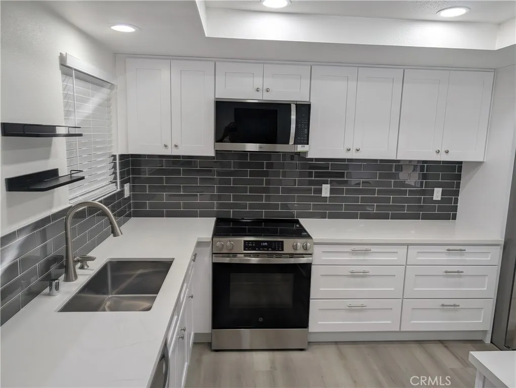 2296 Via Puerta B, Laguna Woods, California 92637 home-pic-16