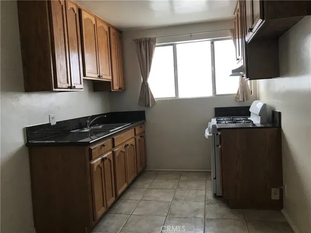 7906 S San Pedro Street, Los Angeles, California 90003