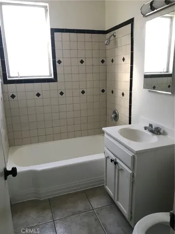 7906 S San Pedro Street, Los Angeles, California 90003