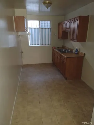 7906 S San Pedro Street, Los Angeles, California 90003