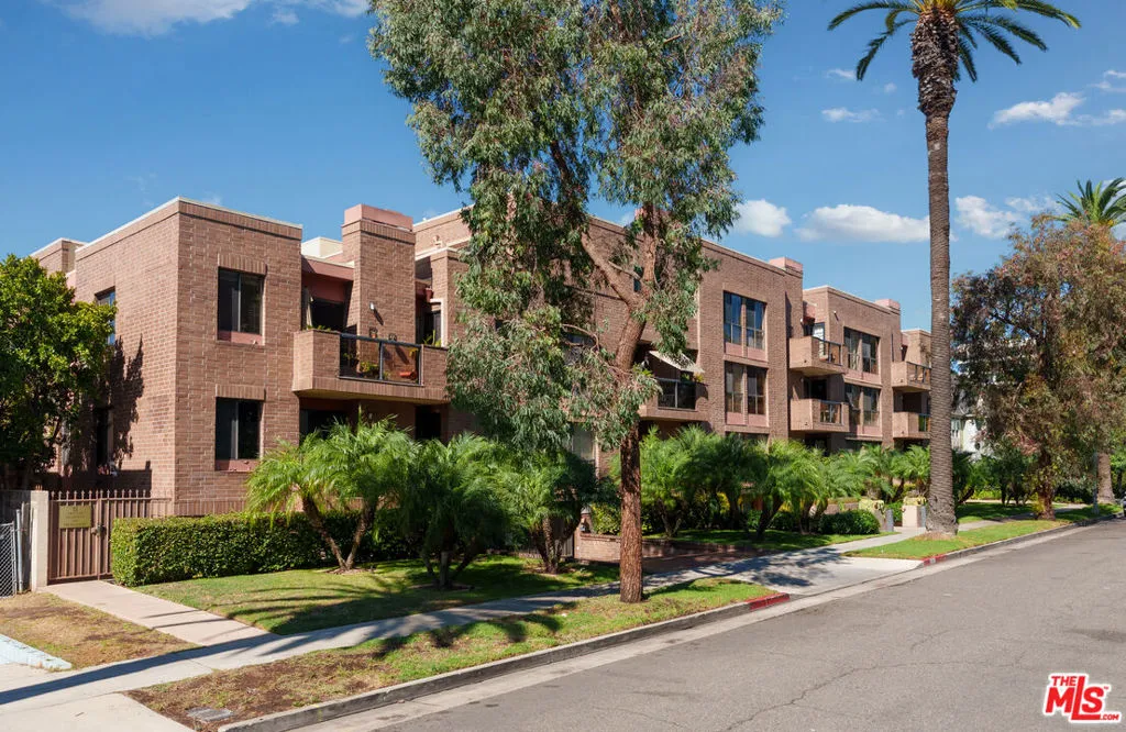 235 S Tower Drive 305, Beverly Hills, California 90211 home-pic-1