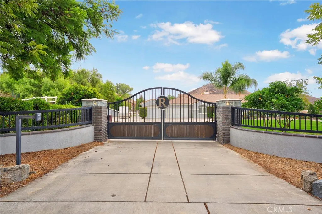 24006 Spencer Butte Drive, Perris, California 92570 home-pic-0