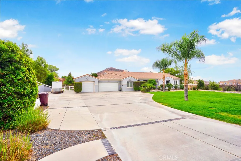 24006 Spencer Butte Drive, Perris, California 92570 home-pic-1