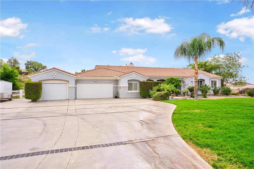 24006 Spencer Butte Drive, Perris, California 92570 home-pic-2