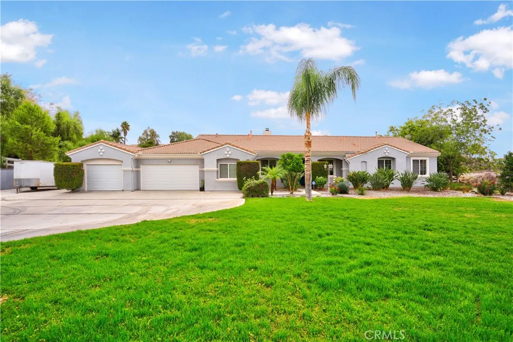 24006 Spencer Butte Drive, Perris, California 92570 home-pic-4