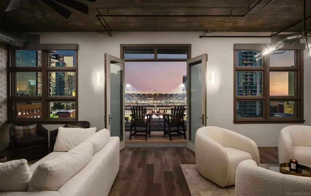 , San Diego, California 92101 home-pic-0