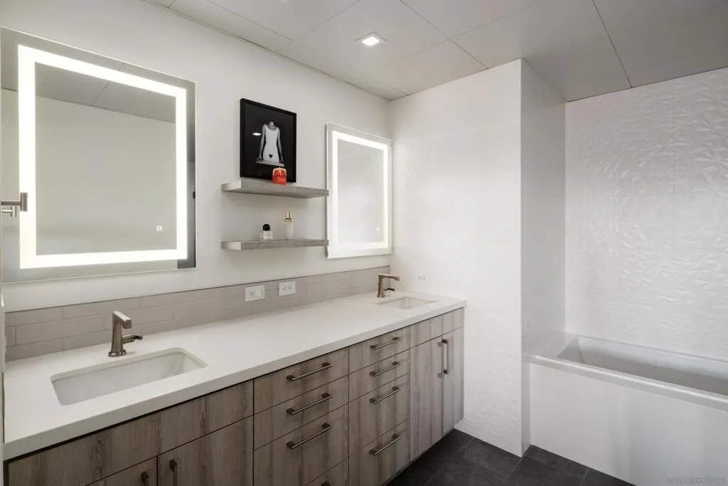 , San Diego, California 92101 home-pic-13