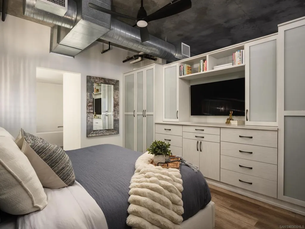 , San Diego, California 92101 home-pic-11