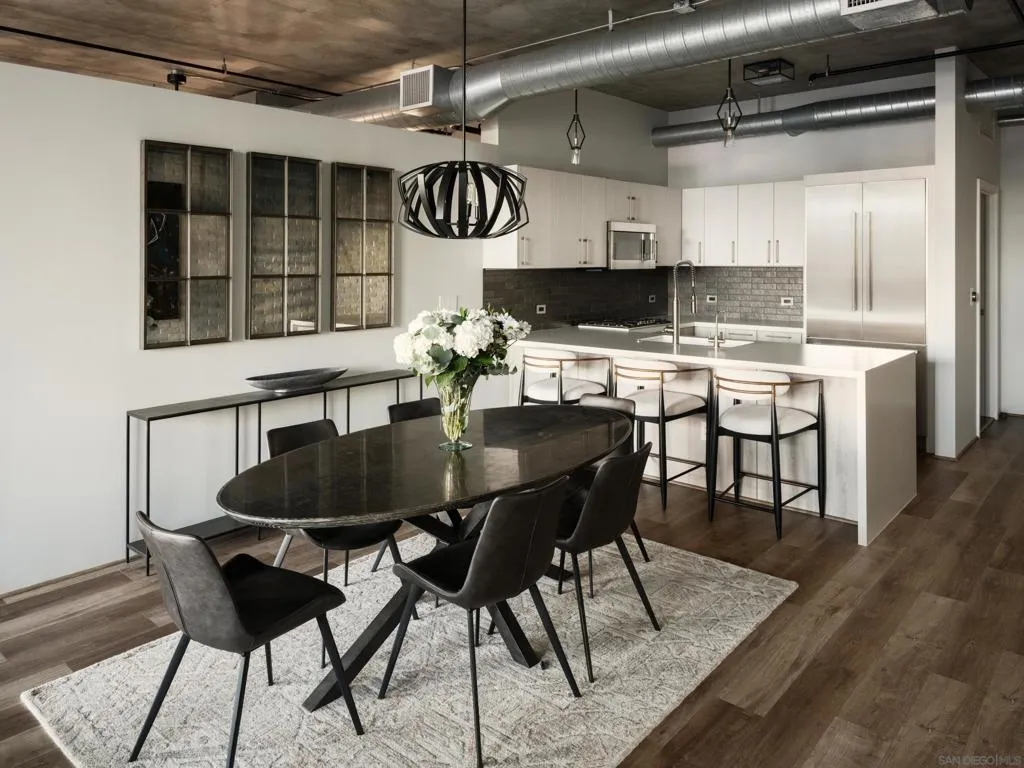 , San Diego, California 92101 home-pic-7