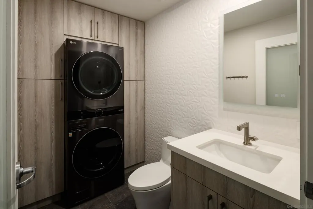 , San Diego, California 92101 home-pic-22