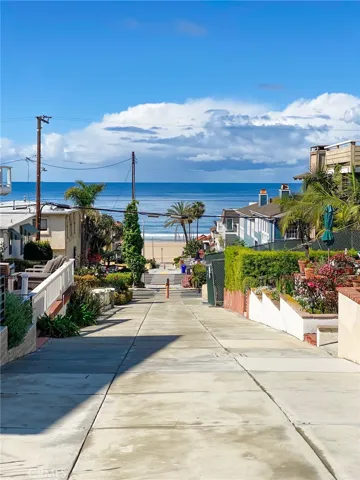 233 6th Street, Manhattan Beach, California 90266