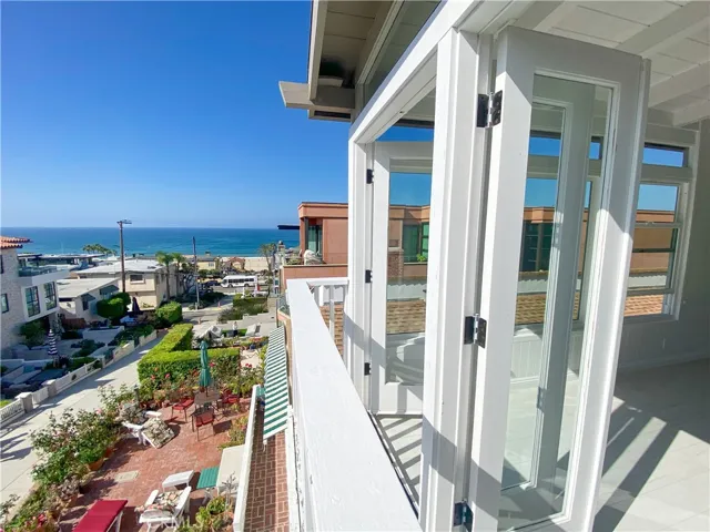 233 6th Street, Manhattan Beach, California 90266