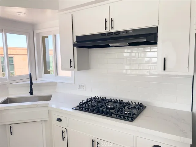 233 6th Street, Manhattan Beach, California 90266