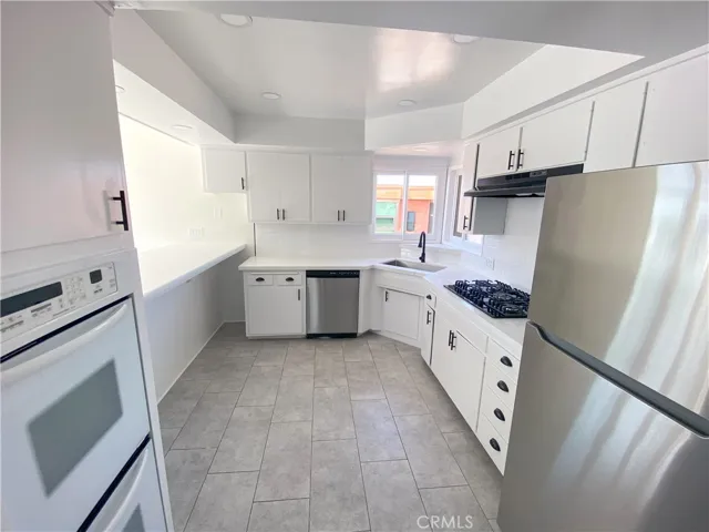 233 6th Street, Manhattan Beach, California 90266