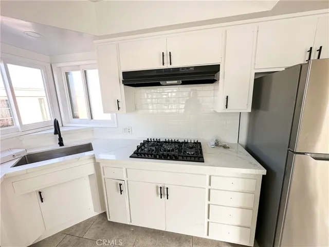 233 6th Street, Manhattan Beach, California 90266