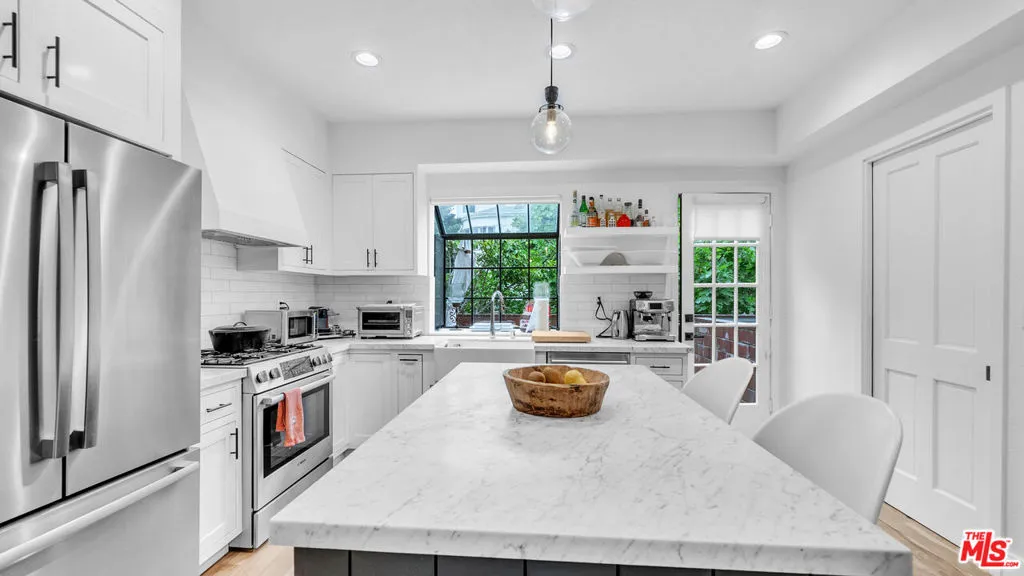 202 San Vicente Boulevard 15, Santa Monica, California 90402 home-pic-9