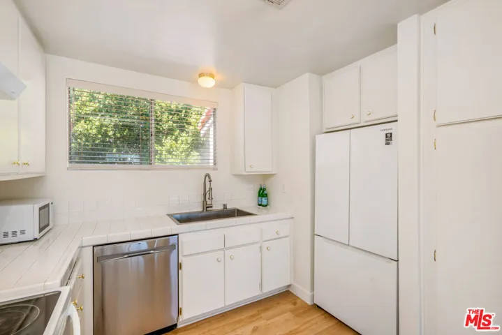 19547 Rinaldi Street 30, Porter Ranch, California 91326