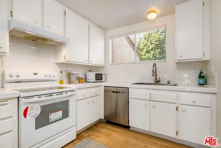 19547 Rinaldi Street 30, Porter Ranch, California 91326