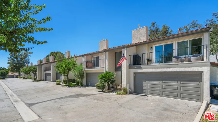 19547 Rinaldi Street 30, Porter Ranch, California 91326
