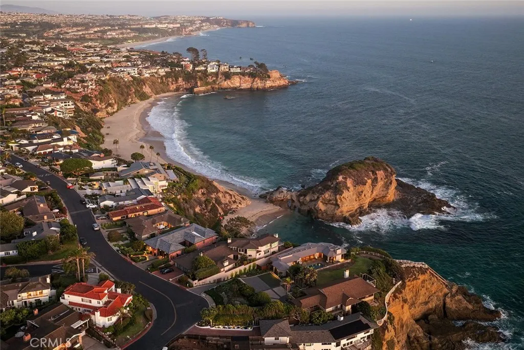 3 N La Senda, Laguna Beach, California 92651 home-pic-40
