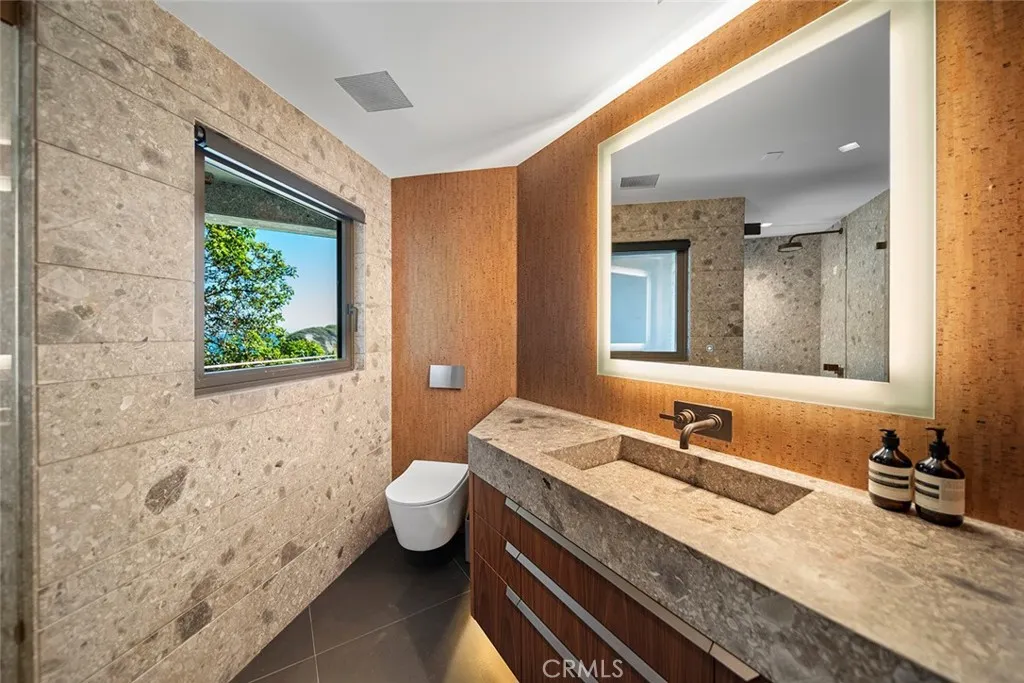 3 N La Senda, Laguna Beach, California 92651 home-pic-22
