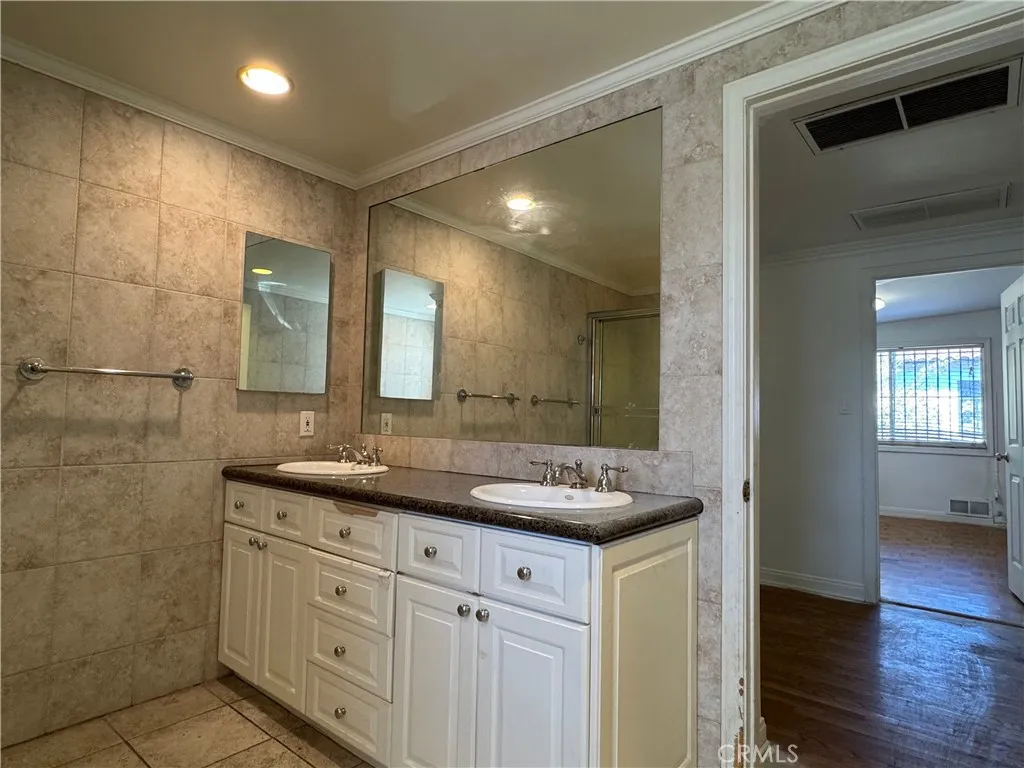 315 N Martel Avenue, Los Angeles, California 90036 home-pic-28