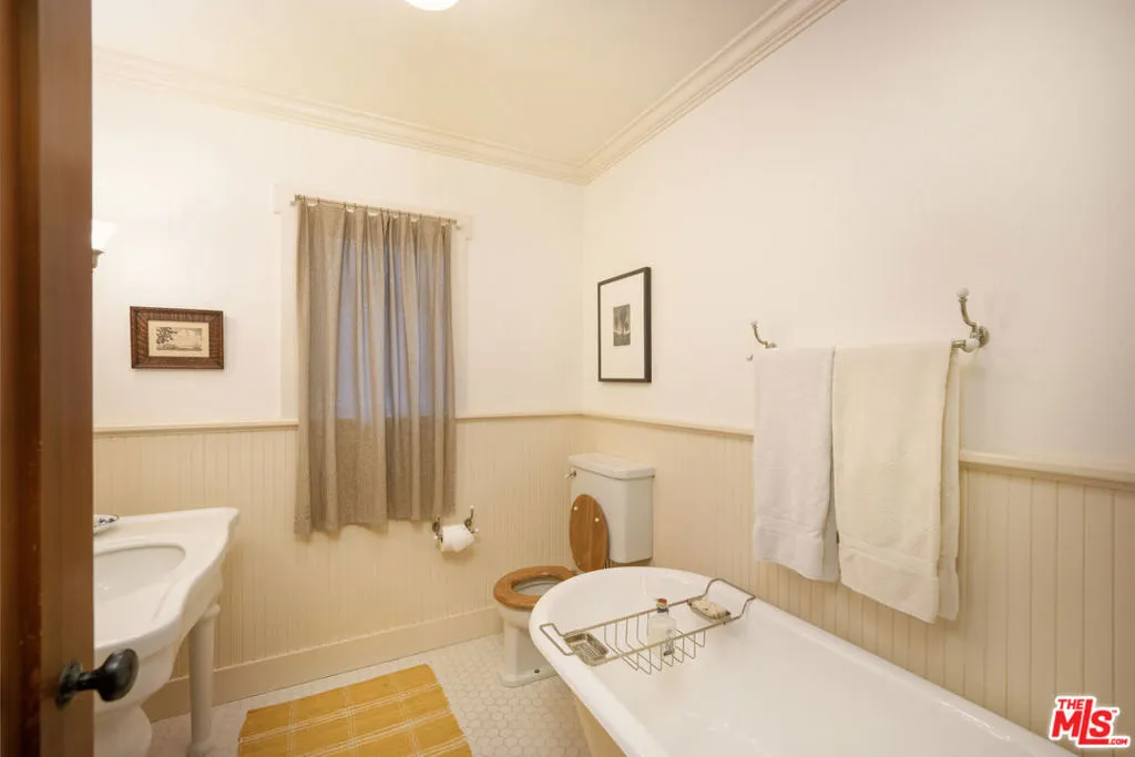 111 S Van Ness Avenue, Los Angeles, California 90004 home-pic-66