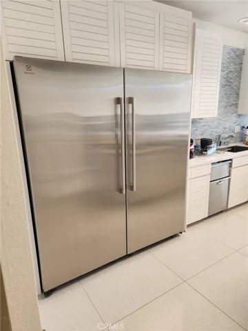 New refrigerator, dishwasher, oven