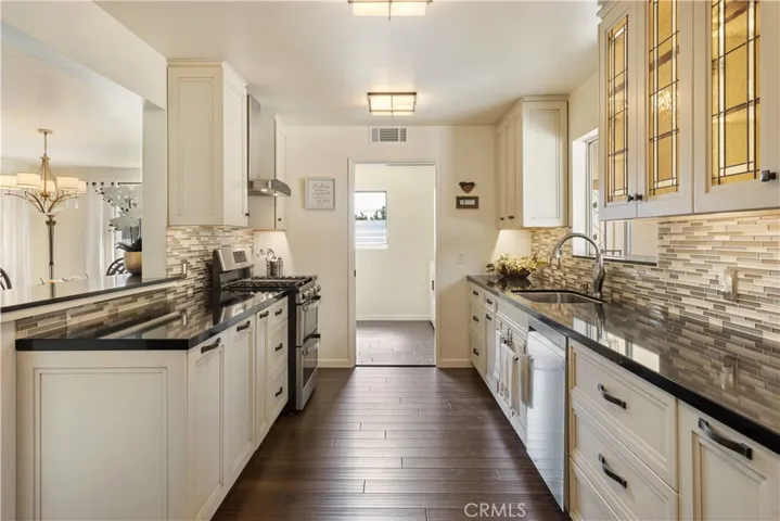 Breakfast Bar Between Dining Room & Kitchen