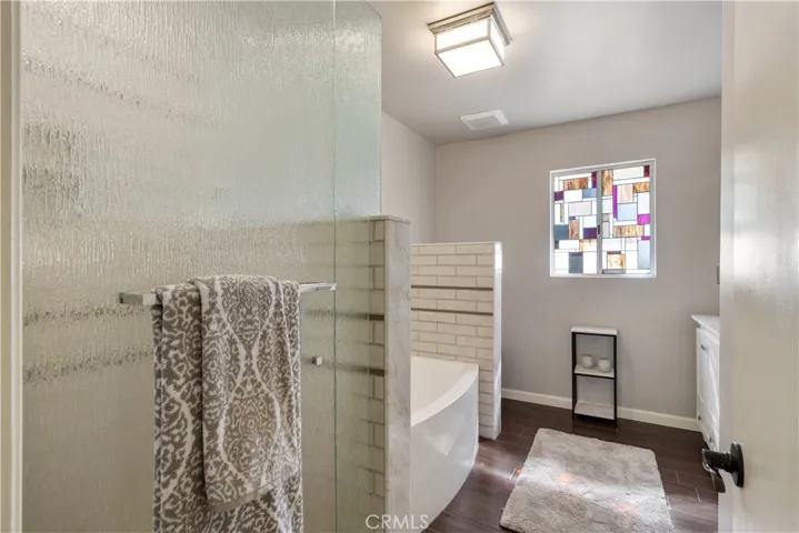 Hall Full Bathroom