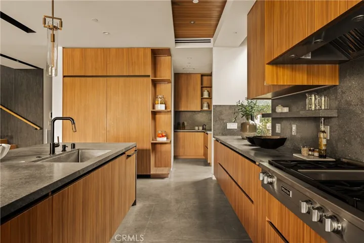 Kitchen/Pantry