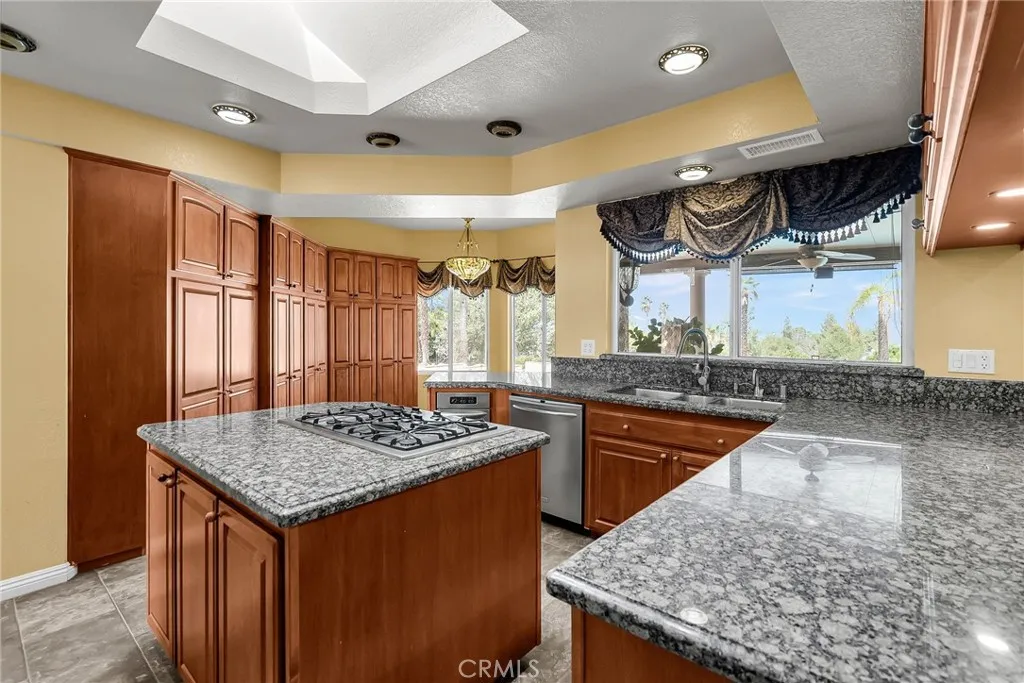 1249 Coronet Drive, Riverside, California 92506 home-pic-10